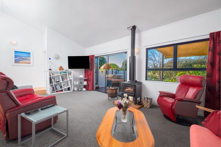 Photo of property in 38 Riddell Road, Kerikeri, 0230