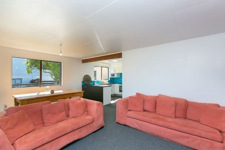 Photo of property in 3 Lindaver Grove, Merrilands, New Plymouth, 4312