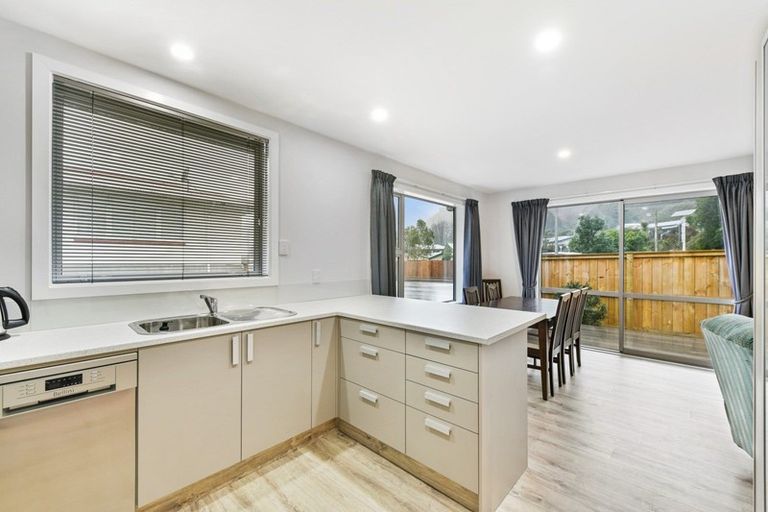 Photo of property in 53 Wairau Road, Picton, 7220