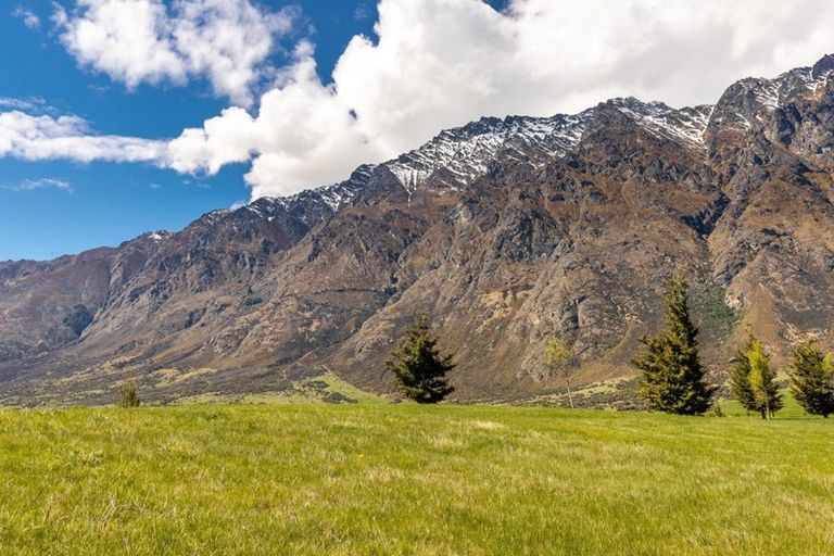 Photo of property in 33 Cappie Drive, Jacks Point, Queenstown, 9371