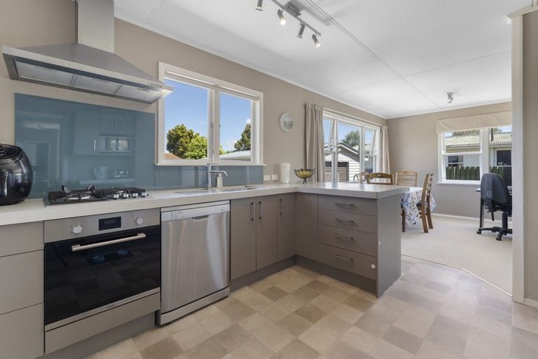 Photo of property in 38 Catlins Crescent, Milson, Palmerston North, 4414