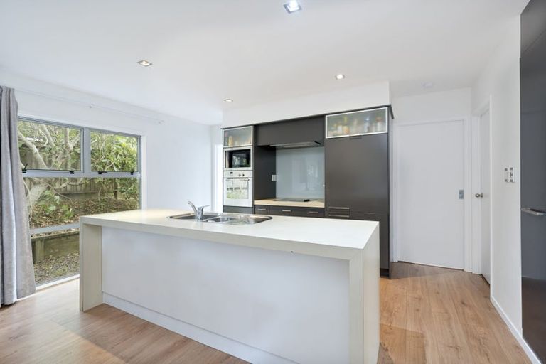 Photo of property in 8 Roy Maloney Drive, Henderson, Auckland, 0612