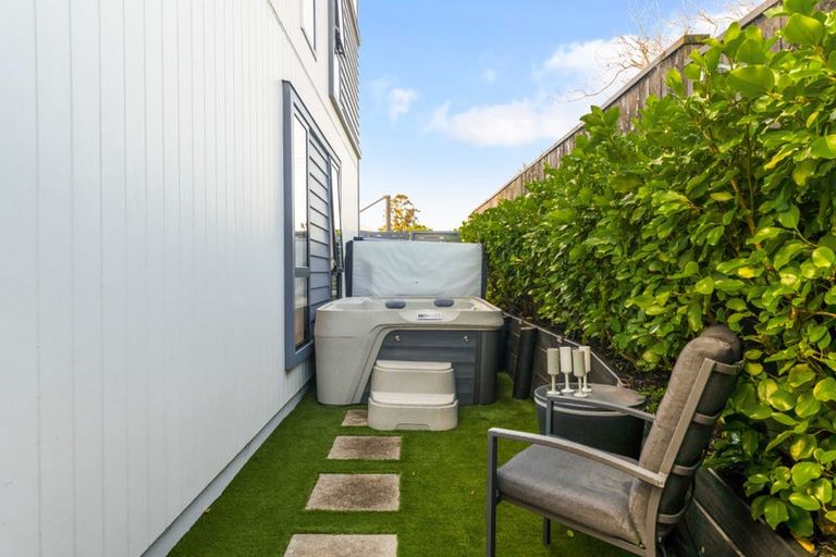 Photo of property in 8 Patariki Way, Beach Haven, Auckland, 0626