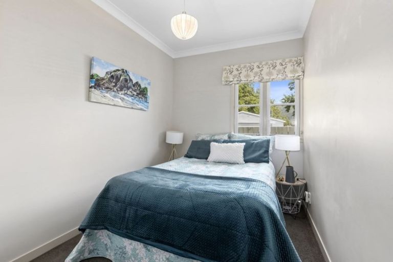 Photo of property in 18 Young Grove, Stokes Valley, Lower Hutt, 5019