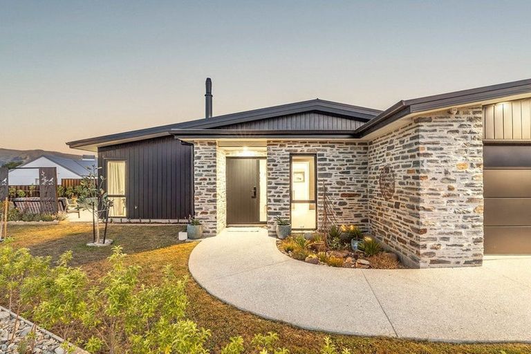 Photo of property in 33 Atkins Road, Luggate, Wanaka, 9382