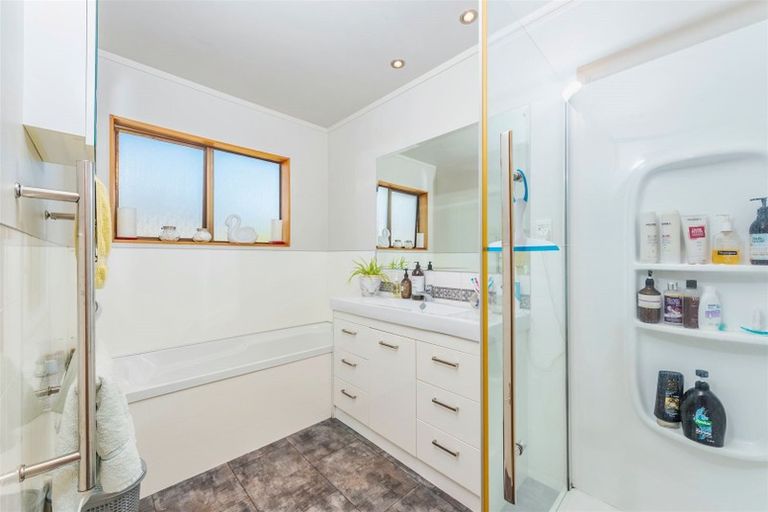 Photo of property in 9 Westpark Drive, West Harbour, Auckland, 0618