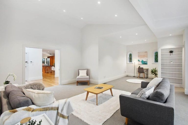 Photo of property in 2/48 Sunnynook Road, Sunnynook, Auckland, 0620