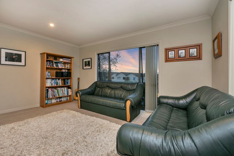Photo of property in 8 Archer Rayner Place, Greenhithe, Auckland, 0632