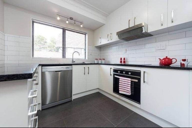 Photo of property in 9 Goodwood Drive, Goodwood Heights, Auckland, 2105