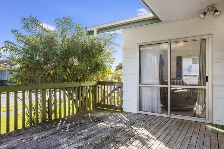 Photo of property in 100 Omapere Street, Whitby, Porirua, 5024