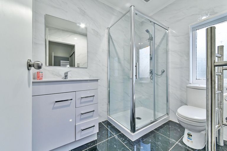 Photo of property in 2/49 Sutton Crescent, Papakura, 2110