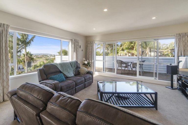 Photo of property in 100 Picasso Drive, West Harbour, Auckland, 0618