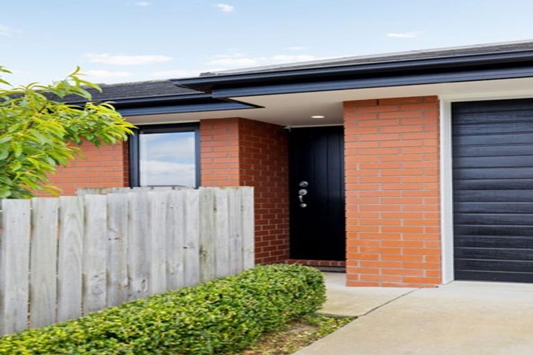 Photo of property in 8 Manawaroa Close, Grandview Heights, Hamilton, 3200