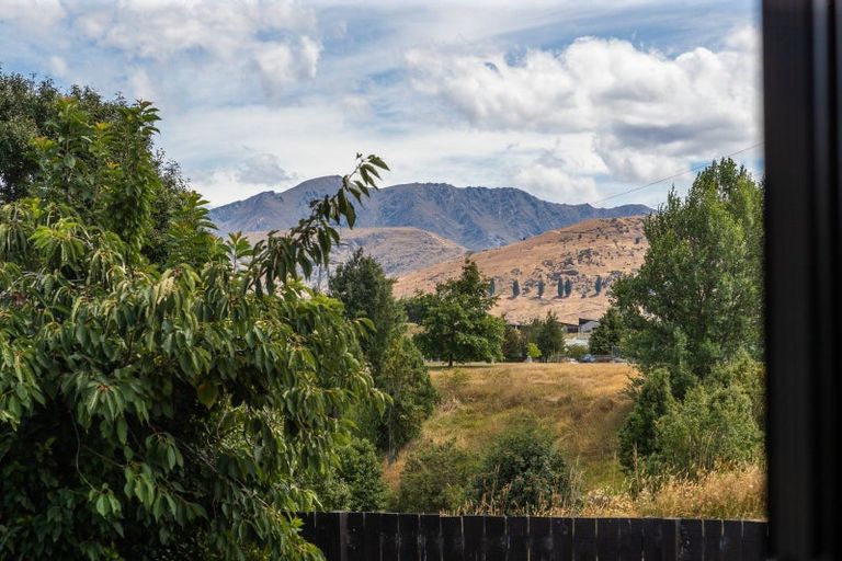 Photo of property in 38 Rere Road, Lake Hayes, Queenstown, 9304
