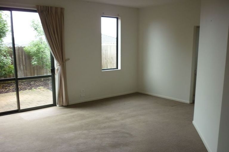 Photo of property in 24/22 Northcross Drive, Oteha, Auckland, 0632