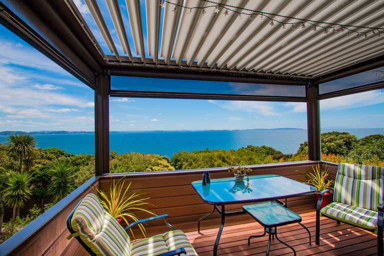 Photo of property in 60 Pacific Parade, Army Bay, Whangaparaoa, 0930