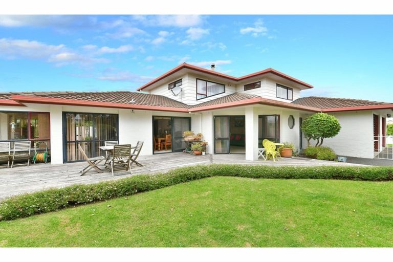 Photo of property in 27 Maygrove Drive, Orewa, 0931