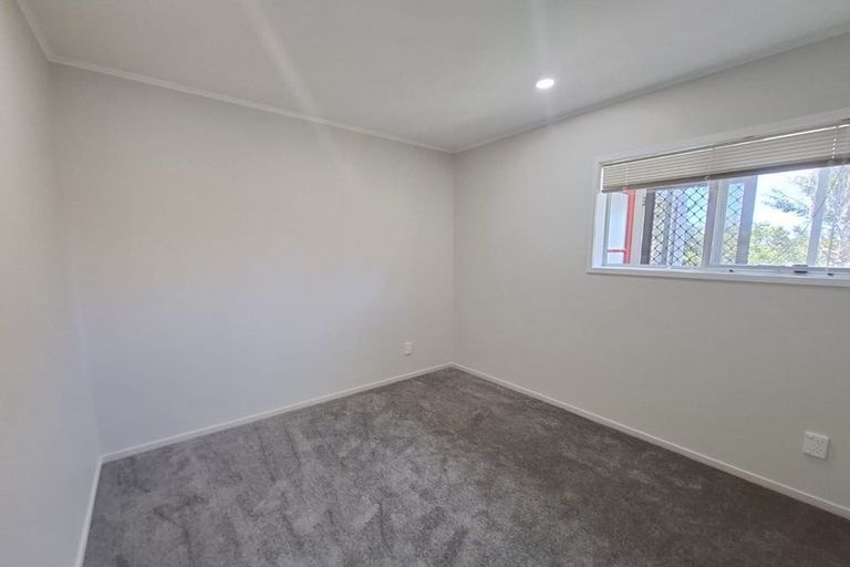 Photo of property in 1/5 Tobruk Crescent, Milford, Auckland, 0620