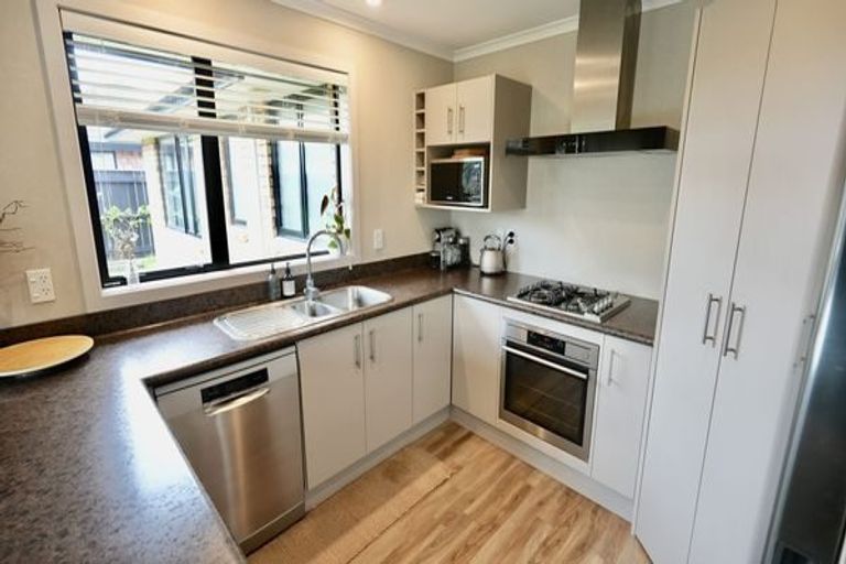 Photo of property in 16 Chestnut Close, Kelvin Grove, Palmerston North, 4414