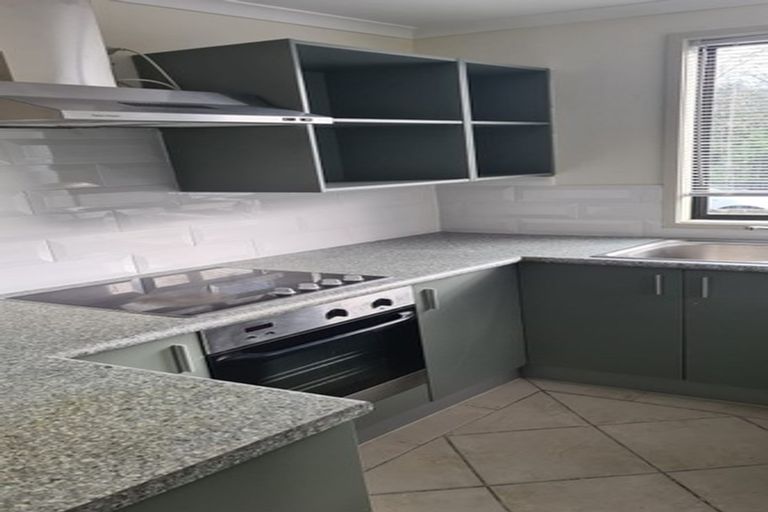 Photo of property in 12 Barnea Circle, Glen Eden, Auckland, 0602