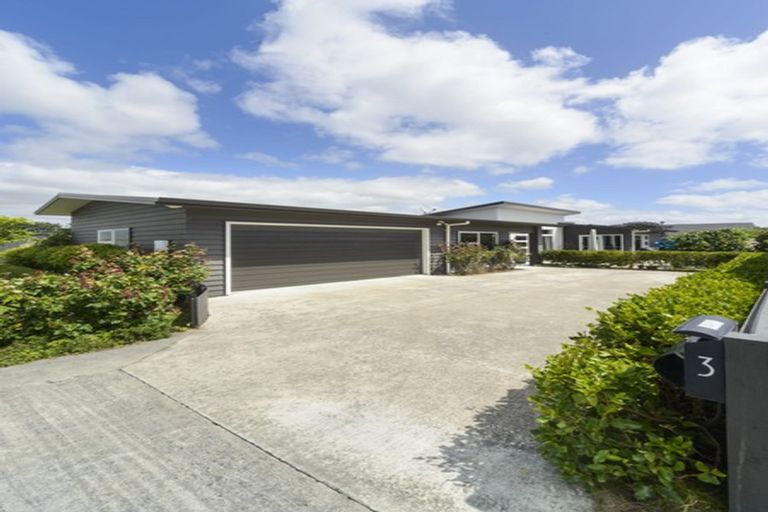 Photo of property in 3 Levi Place, Kelvin Grove, Palmerston North, 4414