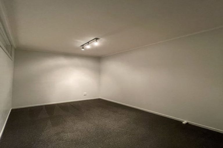 Photo of property in 9 Seaview Road, Castor Bay, Auckland, 0620