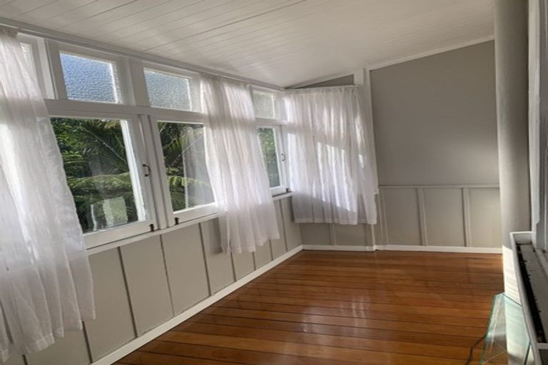 Photo of property in 6 William Bond Street, Stanley Point, Auckland, 0624