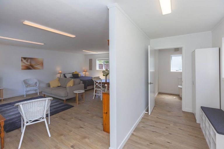 Photo of property in 190 Main Road South, Raumati South, Paraparaumu, 5032