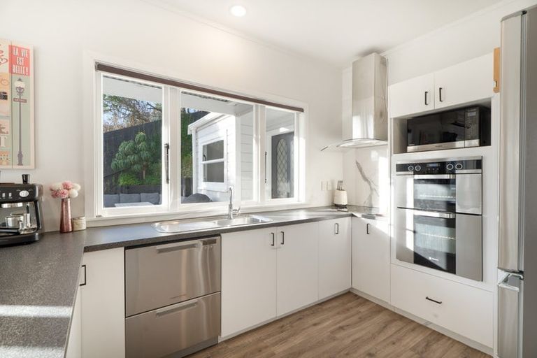 Photo of property in 8 Sheridan Terrace, Johnsonville, Wellington, 6037