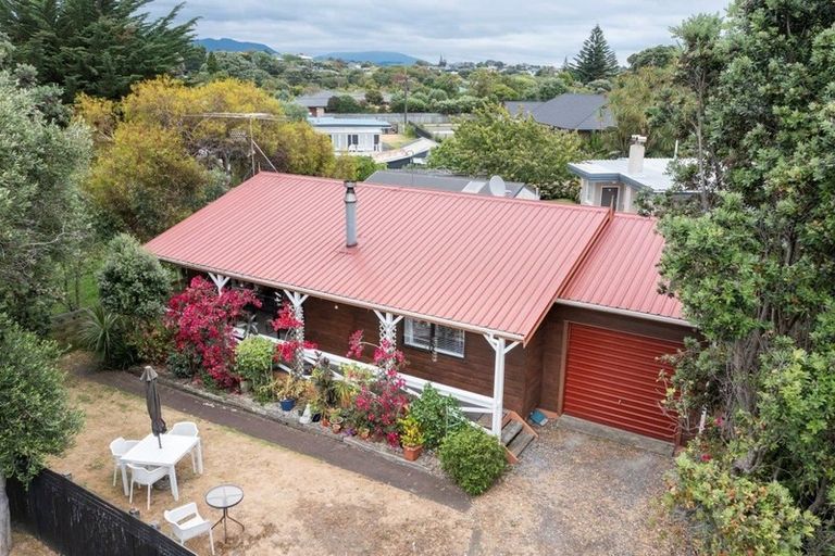 Photo of property in 30b Rangihiroa Street, Waikanae Beach, Waikanae, 5036