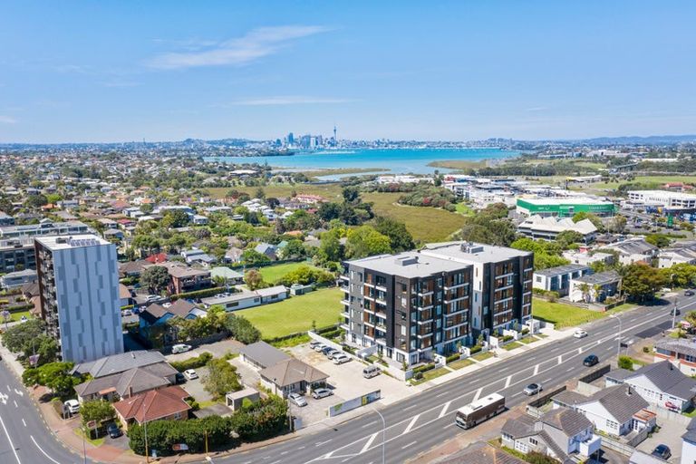 Photo of property in Frank Sargeson Apts, 202/74 Anzac Street, Takapuna, Auckland, 0622