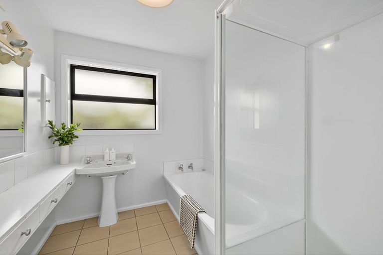 Photo of property in 15 Oakfield Street, Burnside, Christchurch, 8053