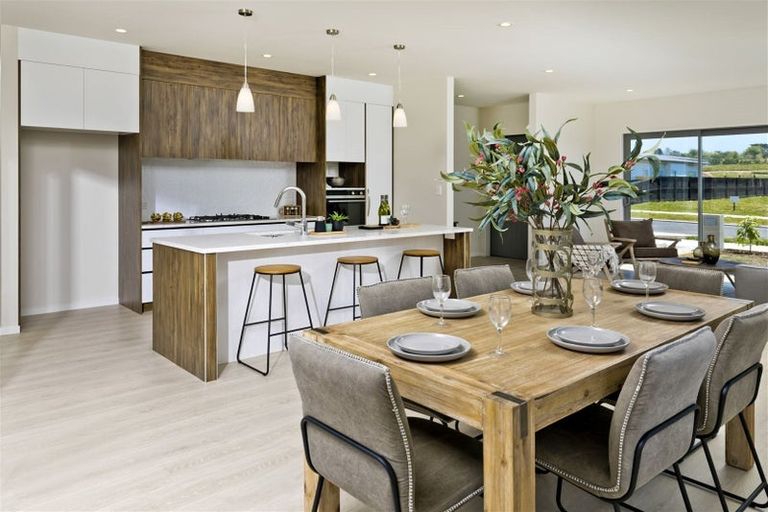 Photo of property in 3 Tarras Road, Kumeu, 0810