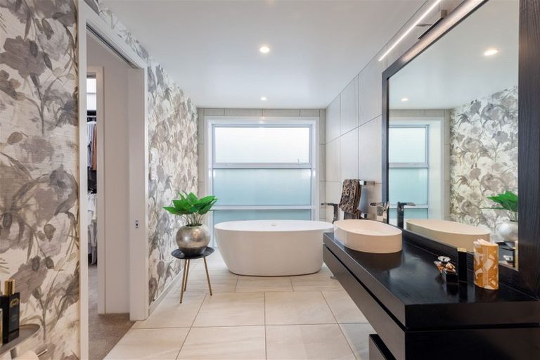 Photo of property in 9b Weka Street, Fendalton, Christchurch, 8041