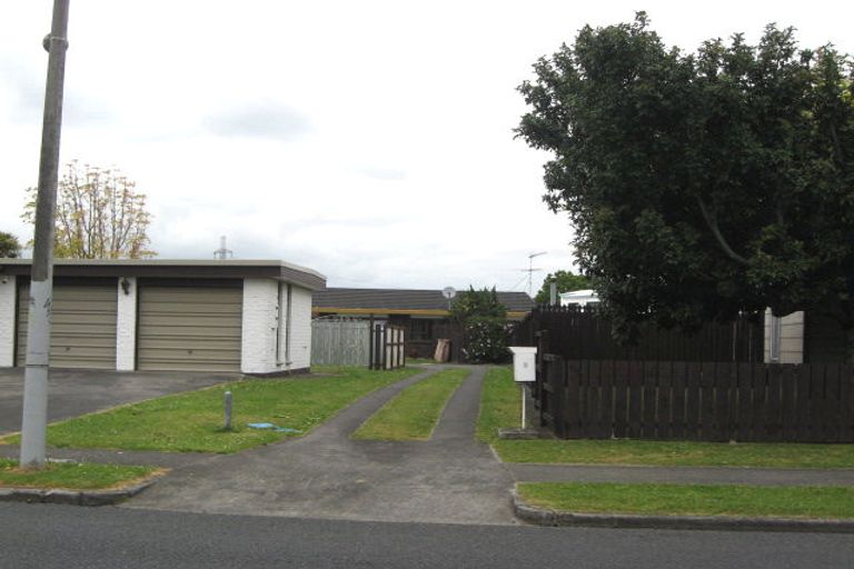 Photo of property in 2/6 Walter Strevens Drive, Conifer Grove, Takanini, 2112