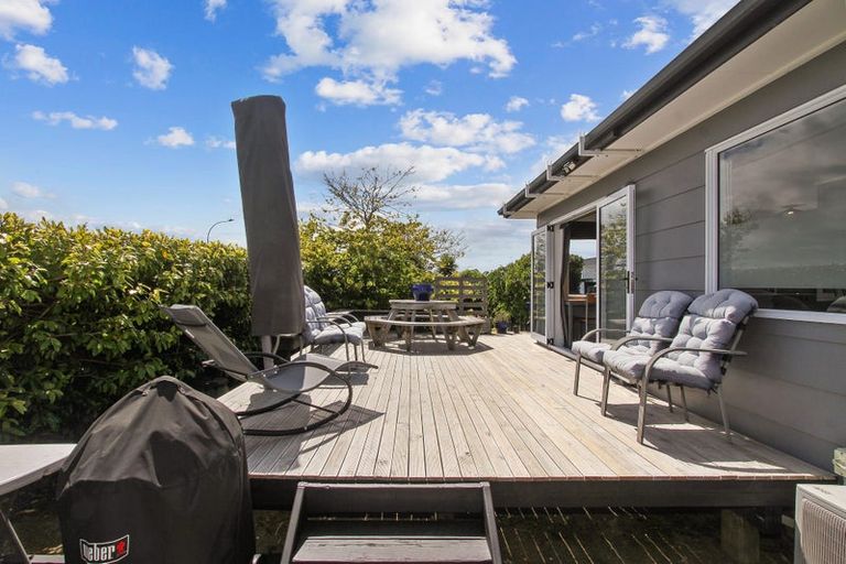 Photo of property in 25 Crispe Road, Clarks Beach, 2122