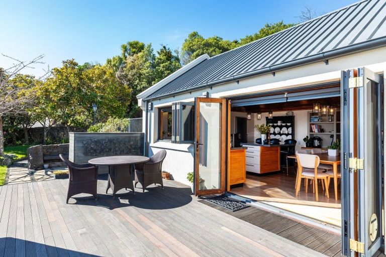 Photo of property in 170a Moncks Spur Road, Mount Pleasant, Christchurch, 8081