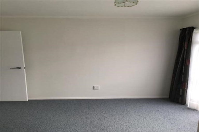 Photo of property in 2/49 Zita Maria Drive, Massey, Auckland, 0614