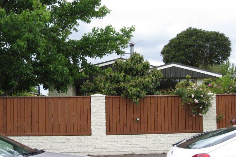 Photo of property in 8 Brookby Crescent, Avonhead, Christchurch, 8042