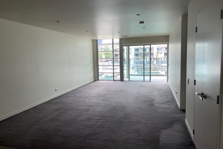 Photo of property in Stratis Apartments At Lighter Quay, 310/83 Halsey Street, Auckland Central, Auckland, 1010