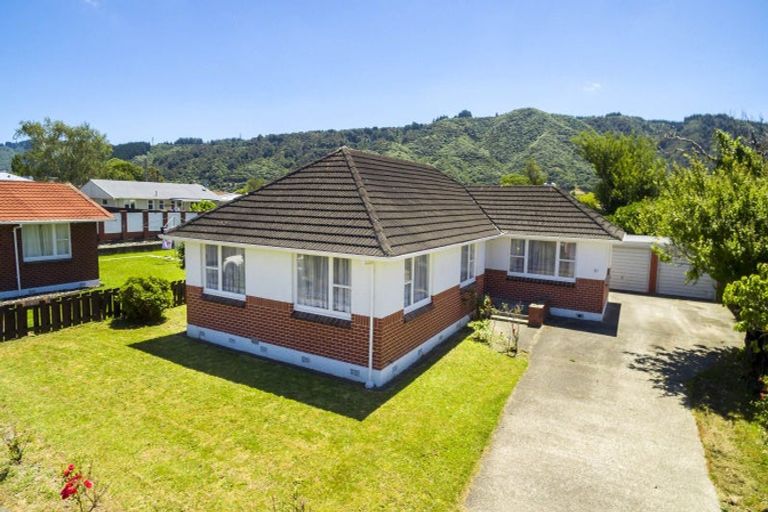 Photo of property in 61 Kashmir Avenue, Clouston Park, Upper Hutt, 5018