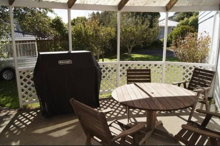 Photo of property in 16b Saint Edmund Crescent, Tawa, Wellington, 5028