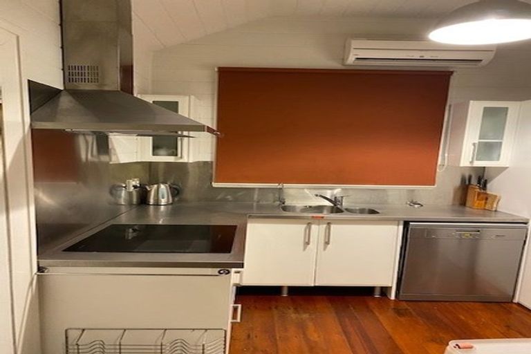 Photo of property in 19 Glen Road, Kelburn, Wellington, 6012