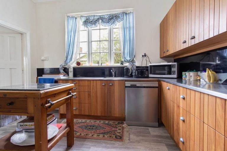 Photo of property in 17 Rhodes Street, Waimate, 7924