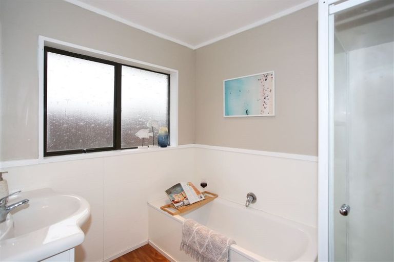 Photo of property in 1 Heron Place, Waiuku, 2123