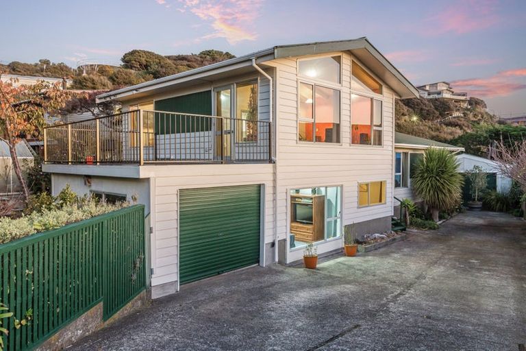 Photo of property in 22c Kahu Road, Paremata, Porirua, 5024