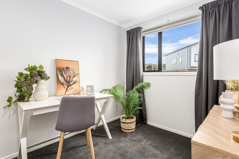 Photo of property in 5a Breakwater Way, Whitby, Porirua, 5024