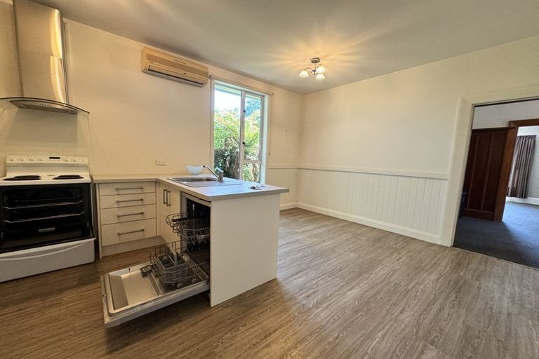 Photo of property in 6 Nortons Road, Avonhead, Christchurch, 8042