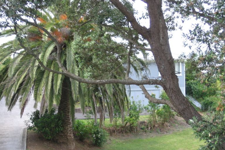 Photo of property in 17 Beach Road, Castor Bay, Auckland, 0620