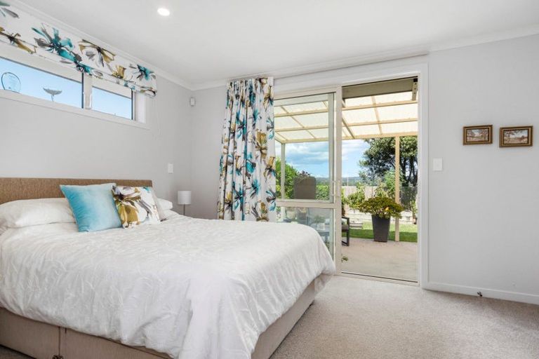 Photo of property in Waterview Estate, 18/4 Greystone Place, Omokoroa, 3114